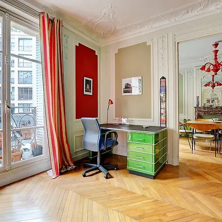 Spacious Parisian Apartamento